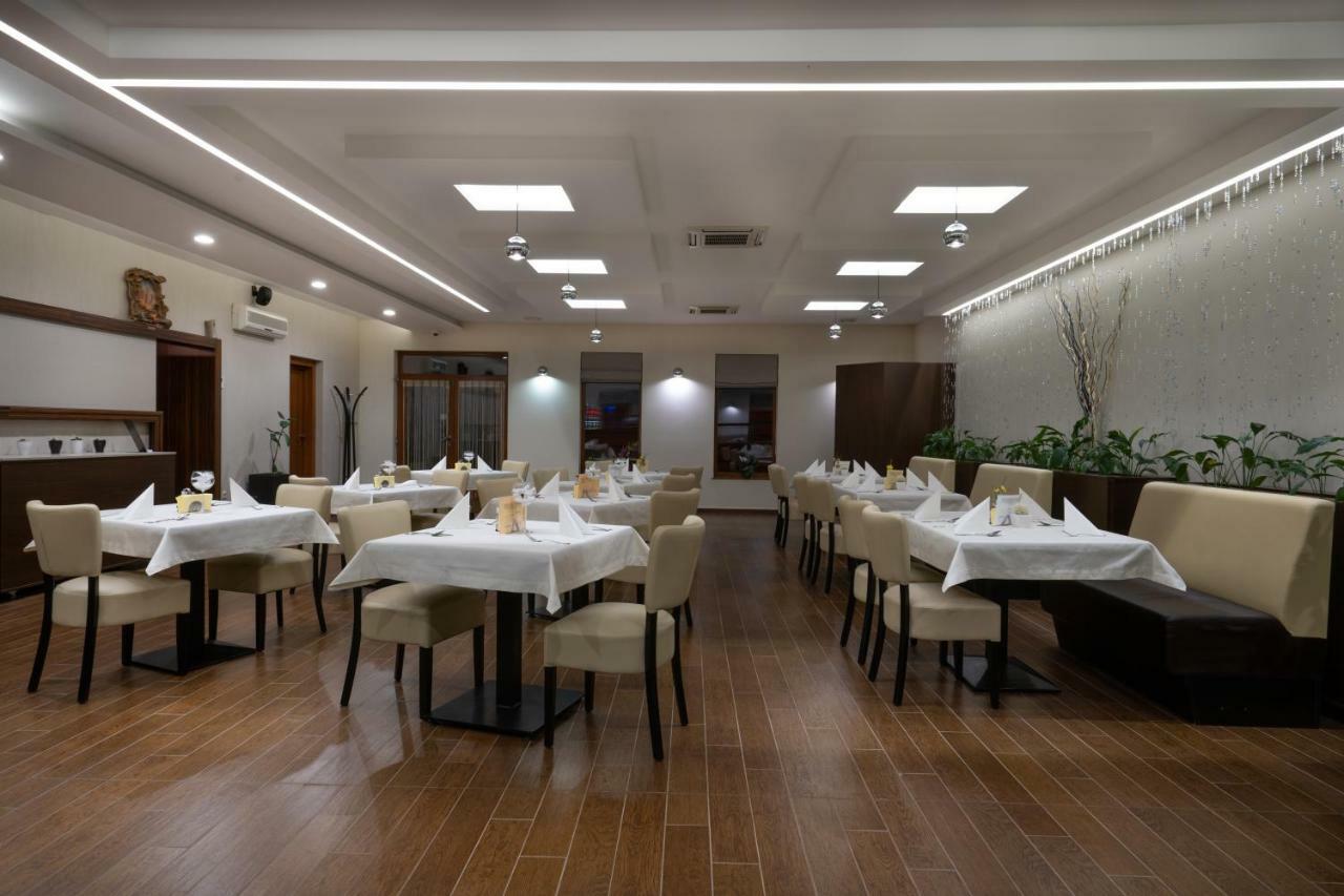 Doresz Wellness Panzio Bed & Breakfast Ujhartyan Bagian luar foto